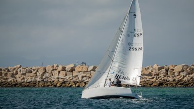 El Real Club Náutico de La Línea completa con éxito la sexta prueba del Campeonato Interclubs del Estrecho en una intensa jornada de levante