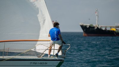 El Real Club Náutico de La Línea completa con éxito la sexta prueba del Campeonato Interclubs del Estrecho en una intensa jornada de levante